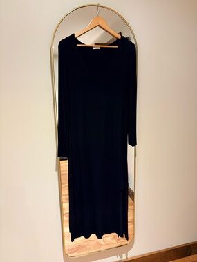Arianne Black V-Neck Long Sleeve Maxi Dress